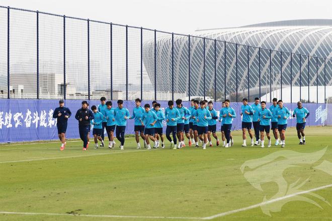 武汉三镇冲刺阶段遗憾出局；志在欧冠名次提升；震撼外界；阵容厚度经受考验的简单介绍